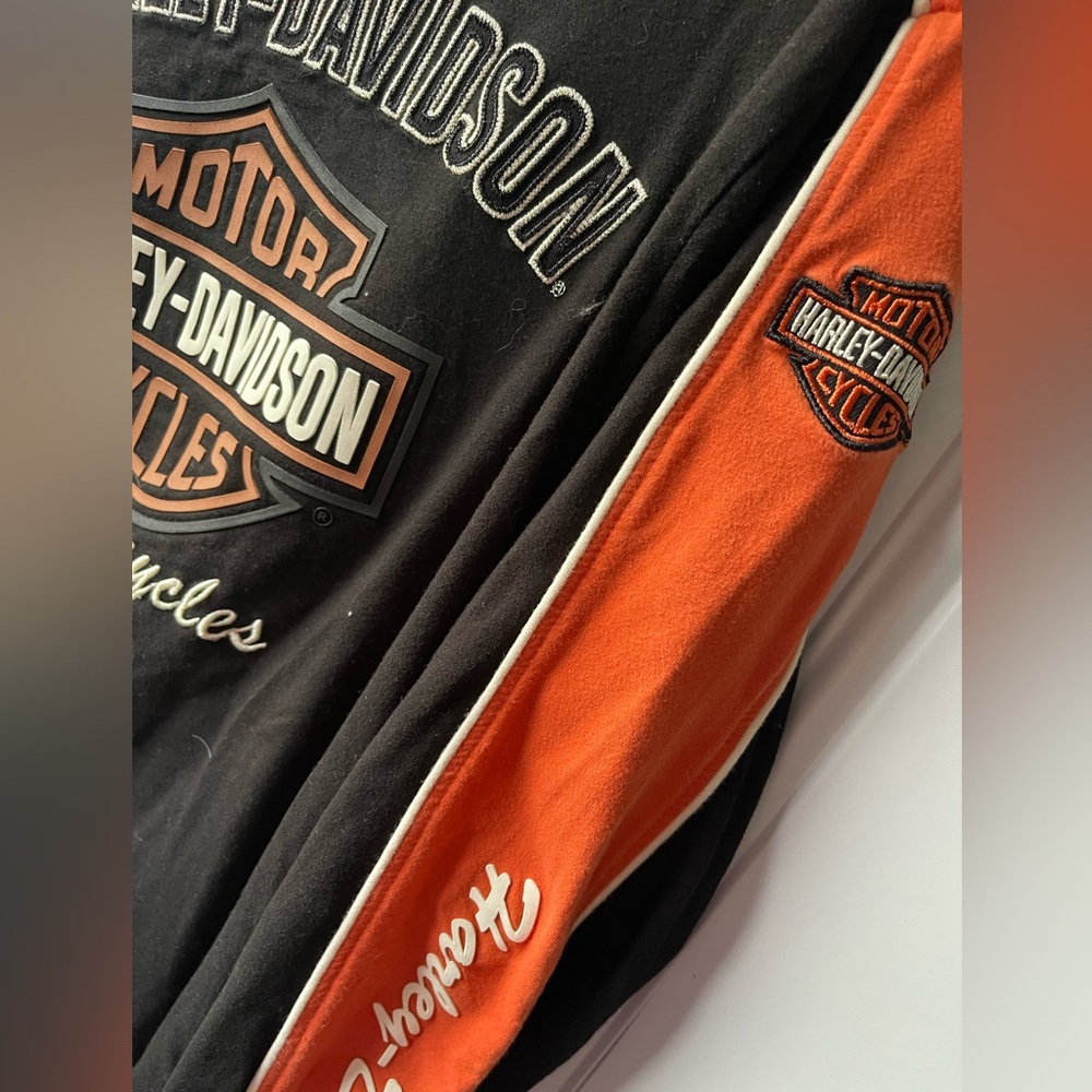 Harley-Davidson Black and Orange V-neck Vintage Logo Tee Embroidered - Picture 2 of 5